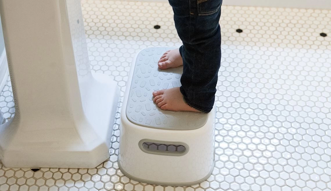 Oxo Tot Step Stool -Grey 5 Oxo Tot Step Stool -Grey - Image 3