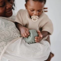 Mushie Dice Press Toy 2-pack (4 Colors) -Baby Product cambridge blueshifting sand dice press toy 2pack 1